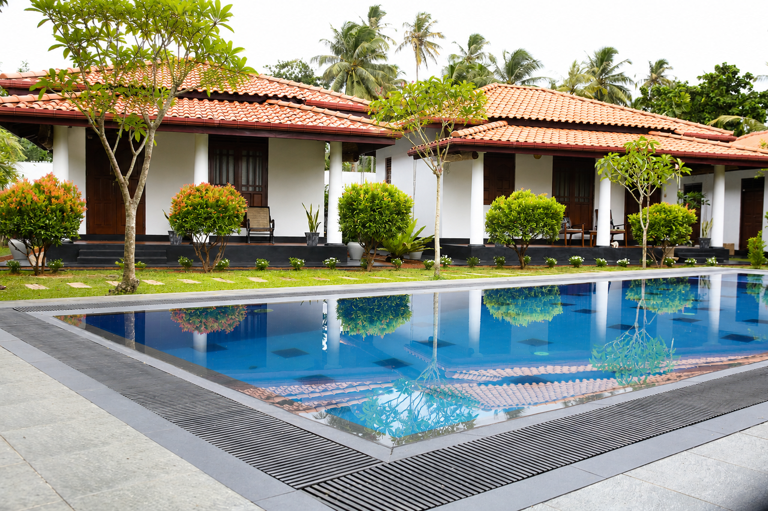 Sekkuwa Heritage Villa Pool & Villa Side View
