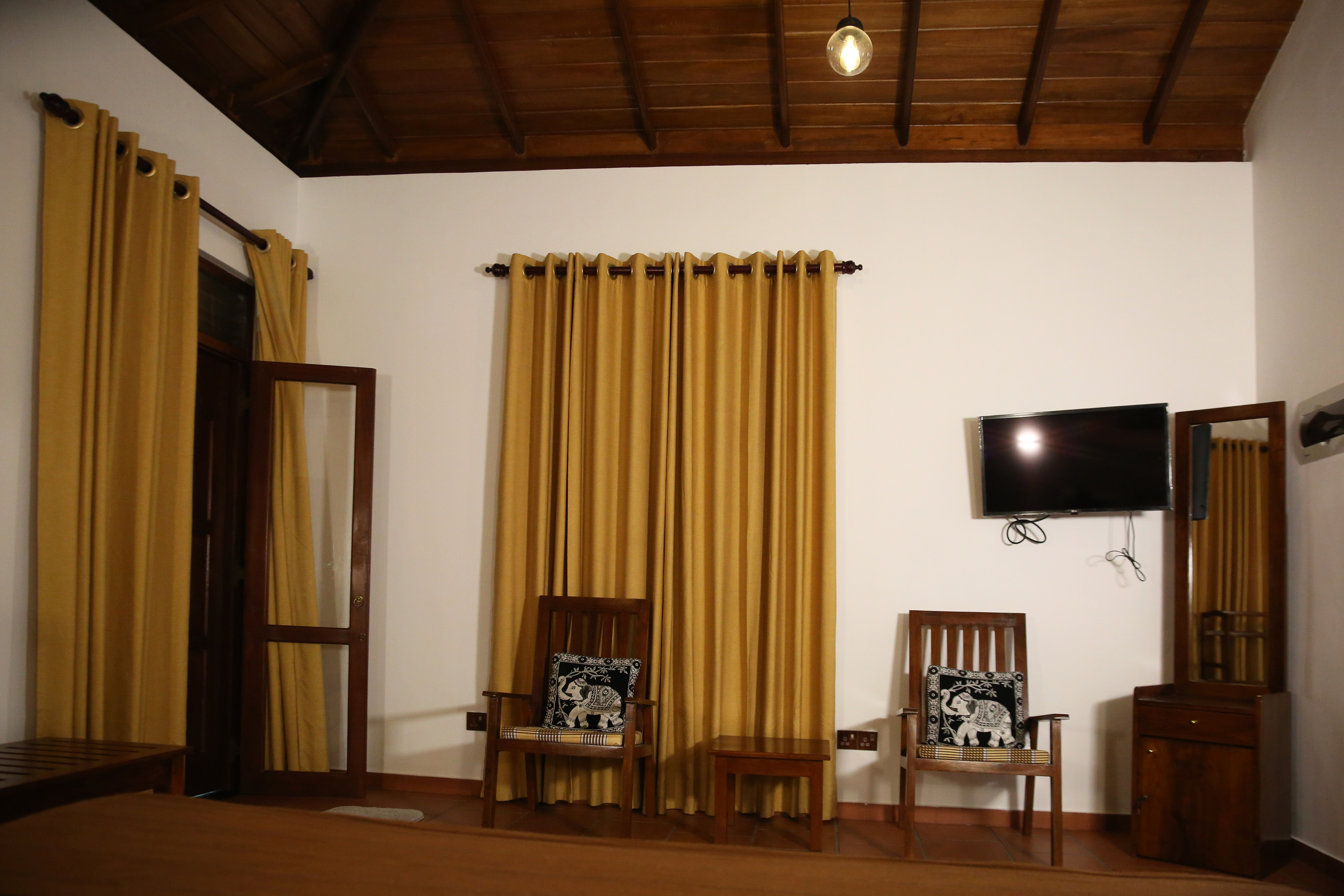 Deluxe Bedroom Interior at Sekkuwa Heritage Villa Hikkaduwa